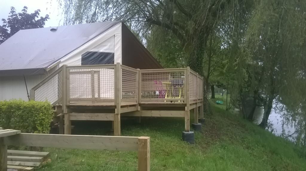 Camping Des Ribieres Confolens Exterior photo