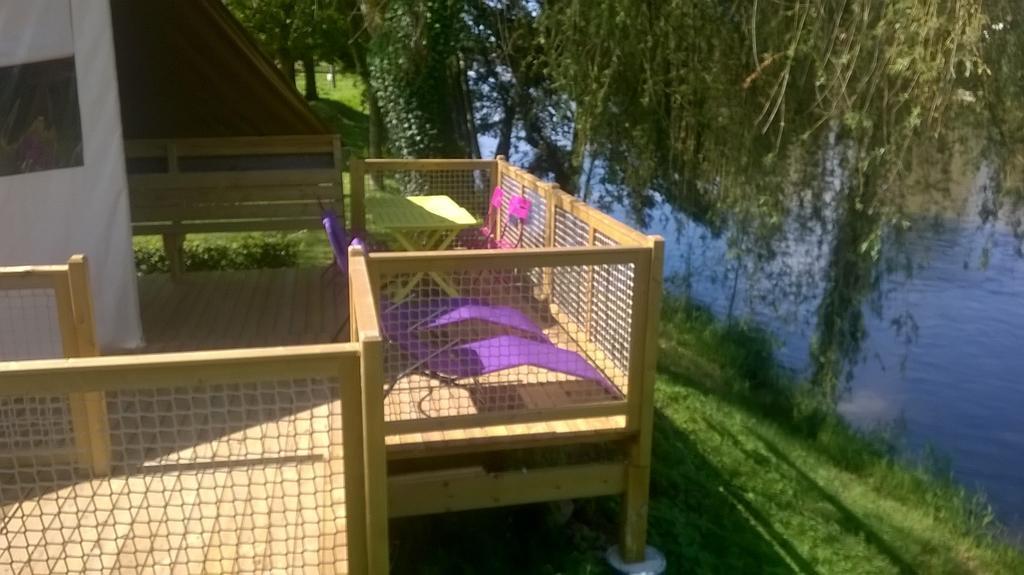 Camping Des Ribieres Confolens Exterior photo