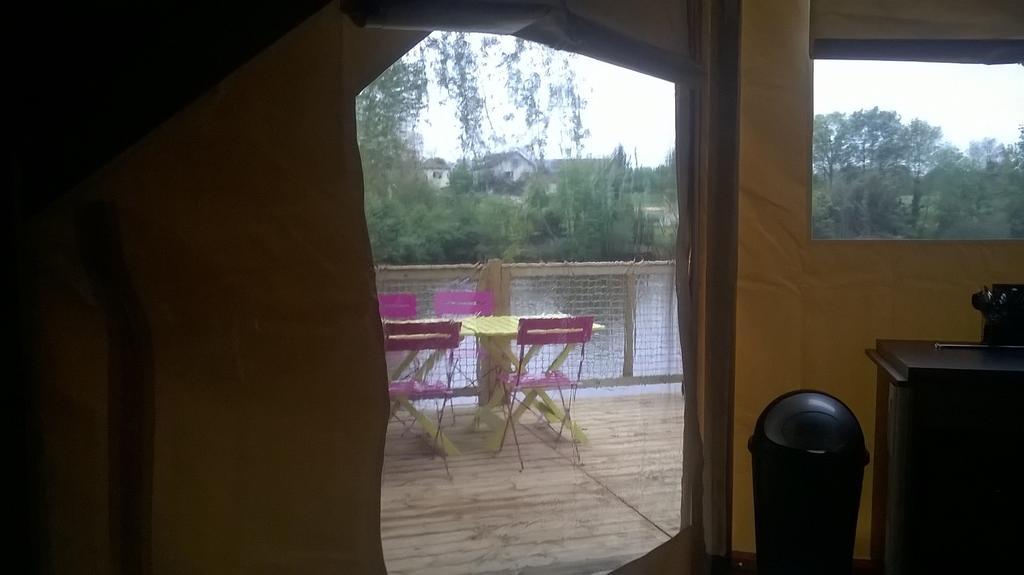 Camping Des Ribieres Confolens Exterior photo