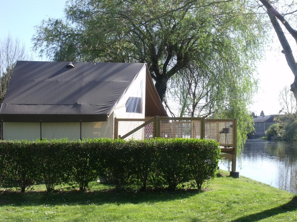 Camping Des Ribieres Confolens Exterior photo