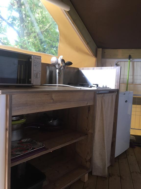 Camping Des Ribieres Confolens Exterior photo
